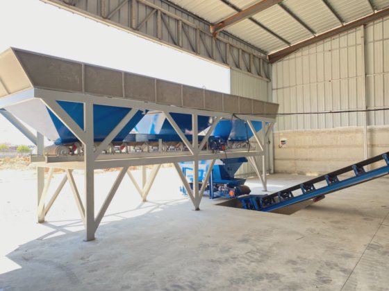 サウジアラビア向けの耐久性のあるセメントブロックレンガ舗装機