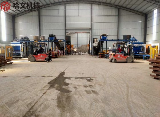 非常に効率的な油圧空洞ブロック製造機、舗装レンガ製造機、セメントブロック製造機、コンクリートブロック製造機 アルジェリアで