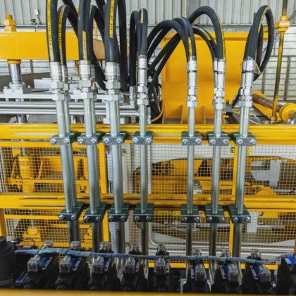 コンクリートブロック舗装用縁石製造機械