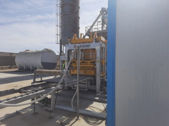 Block making machine with batching