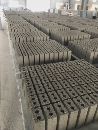 建設機械振動透水性コンクリートブロック機械歩道に使用される