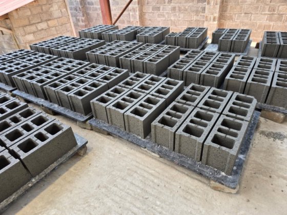 Qt6-15 自動油圧振動コンクリートハロウブロックインターロックブロック製造機