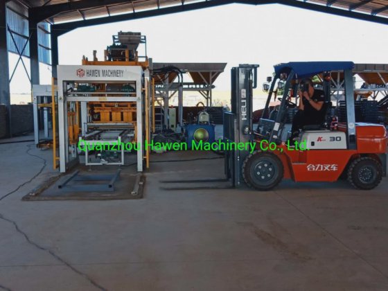 ドイツの技術による自動コンクリート舗装機、レンガブロック製造機械