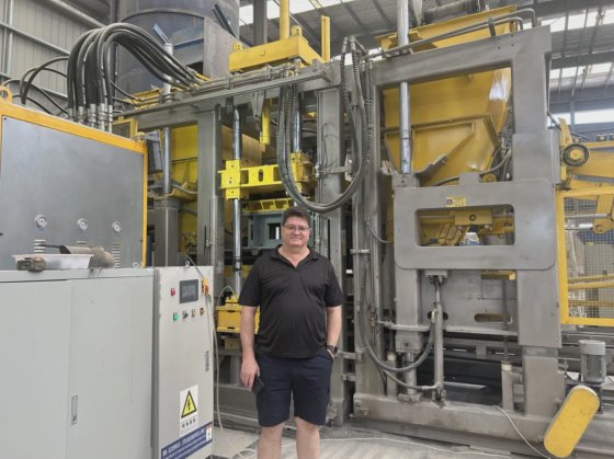 Block making machine with batching