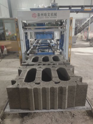 Block making machine with batching