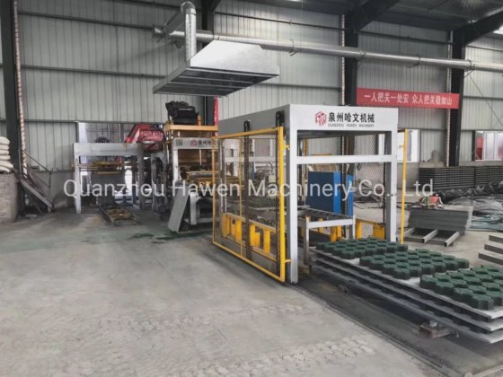 簡単な自動ブロックレンガ舗装生産ライン 中国福建省泉州から