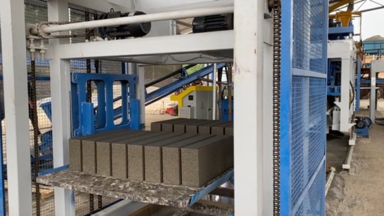 重機用コンクリートブロックカーブストーン機械 - 南アフリカとザンビアでの高い需要