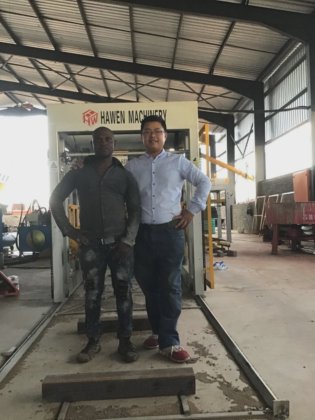 ドイツの技術による油圧振動セメントブロックレンガ機械、舗装石を生産するためのもの。