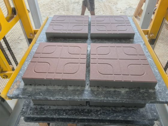 Block making machine with batching