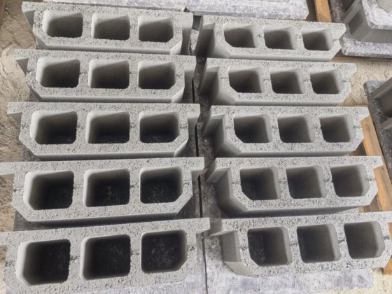 Block making machine with batching