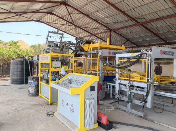 Block making machine with batching