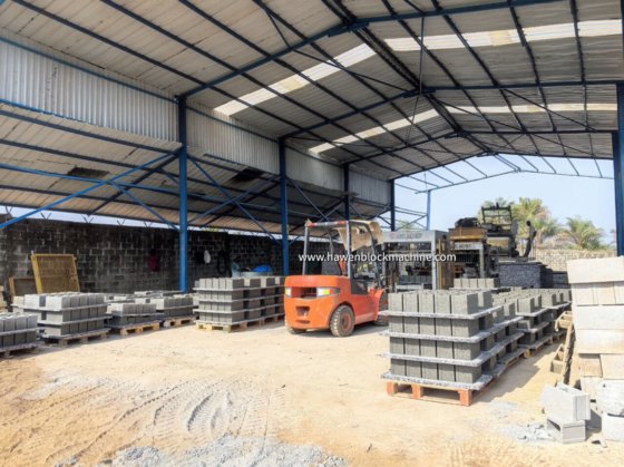 Block making machine with batching