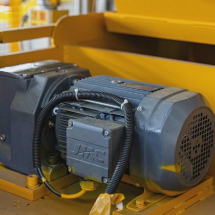 自動コンクリートブロック製造機