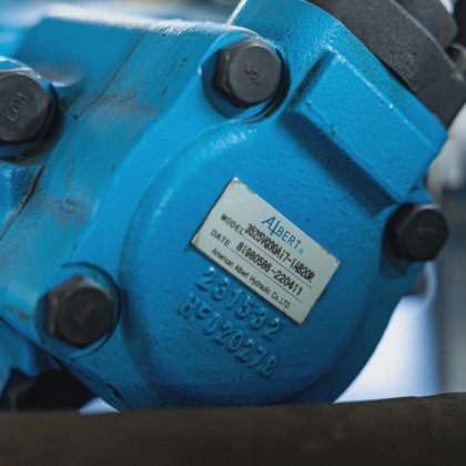 自動コンクリートブロック製造機