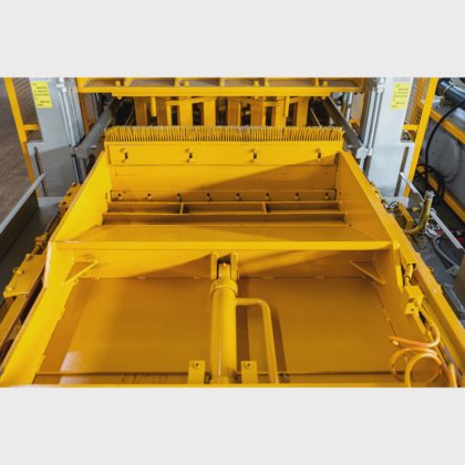 自動コンクリートブロック製造機