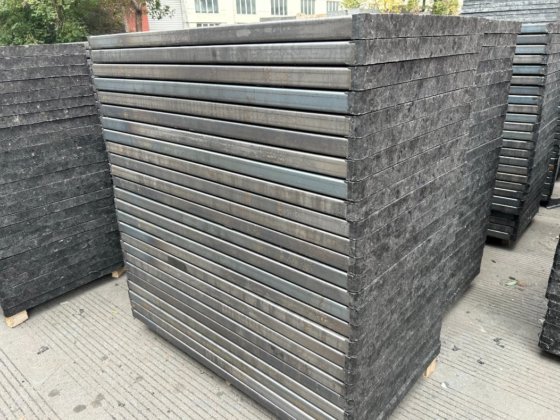 高品質で耐久性があり、リサイクル可能で環境に優しいコンクリートブロック、舗装用レンガ製造用のGMTパレット