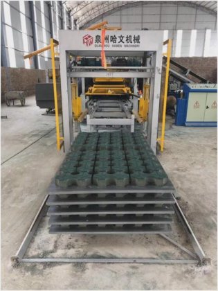 安価なコンクリートセメントの空洞および固体レンガブロックインターロック舗装製造機