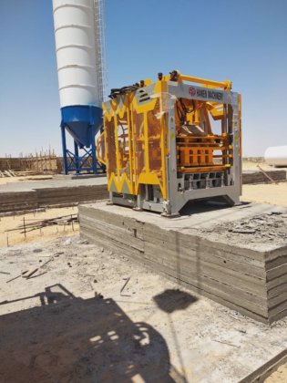 スマートブロック製造セル現場展開可能成形機