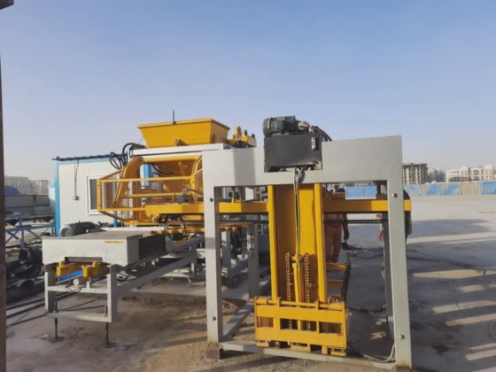 Block making machine with batching
