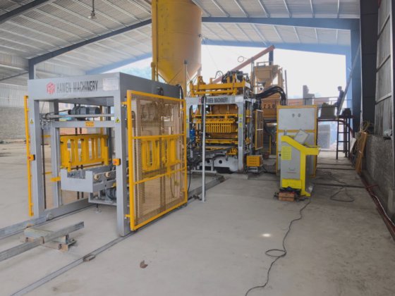 Block making machine with batching