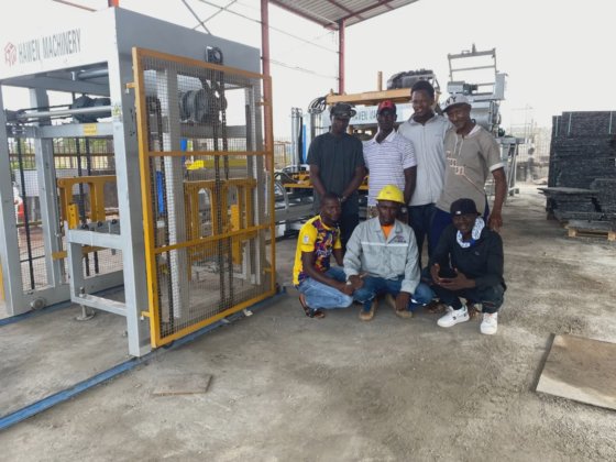 Qt4-15 Energy-Efficient Cement Block Making