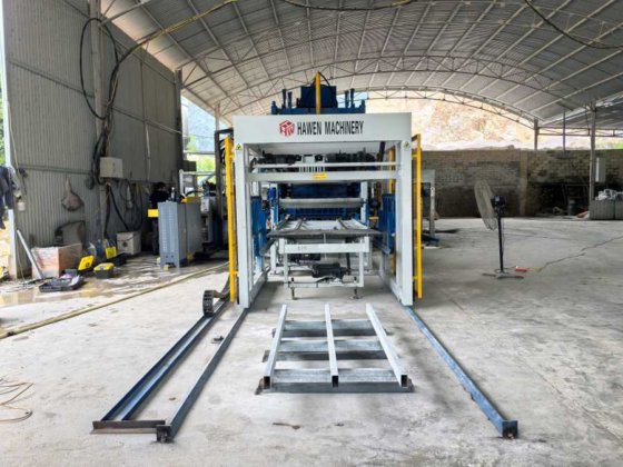 完全自動高精度コンクリート生産ラインによる建設用ブロック製造機