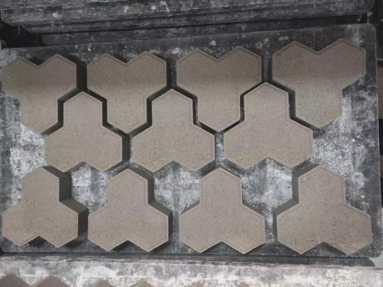 舗装成形プレス機