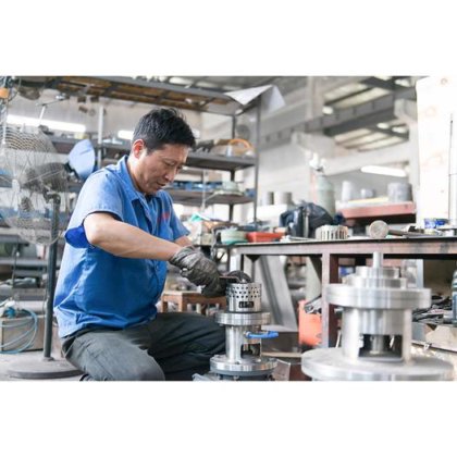 用于高粘度糊状液体奶油生产线的加热搅拌式半自动立式气动灌装机