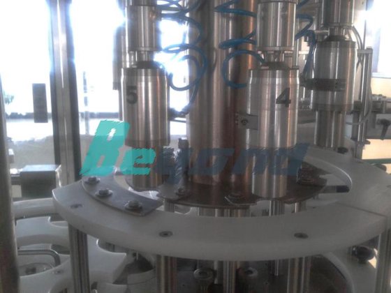 出厂价自动食用油瓶灌装旋盖包装机