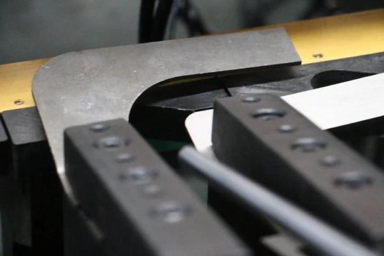 半自动手动 PET 水瓶制造机/吹瓶机