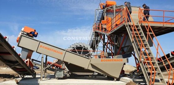 配有振动筛和清洗系统的筛分设备