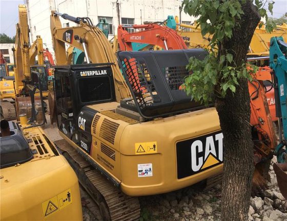 CAT 326D