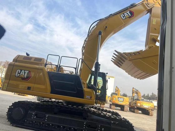 2022 Caterpillar 352