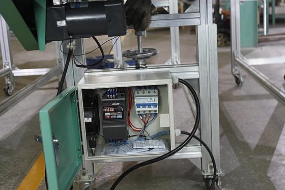 可调速小型便携式工业输送带机