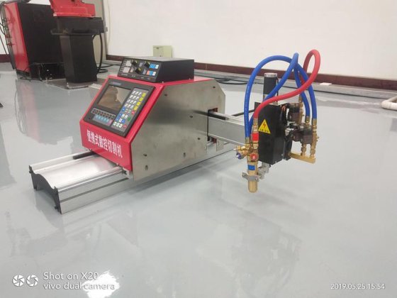 2021 高精度のカスタマイズされた金属カッター CNC の携帯用血しょう打抜き機