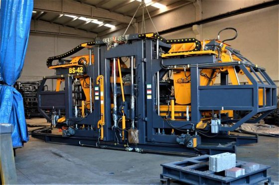 BS-42 ブロック、レンガ、舗装材製造機