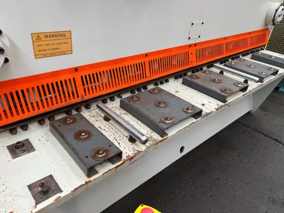 Hydraulische Guillotine