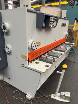 Hydraulische Guillotine