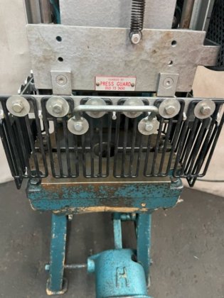 Presse inclinée