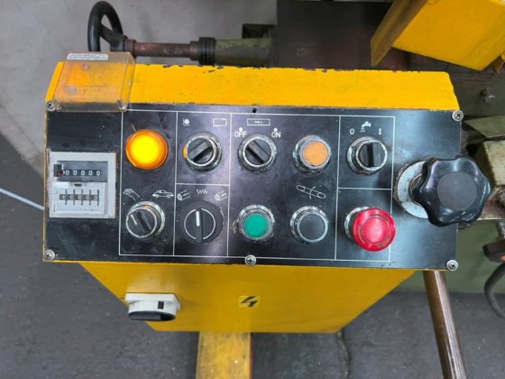 Sierra de cinta automática