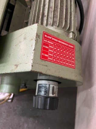 Sierra de cinta automática