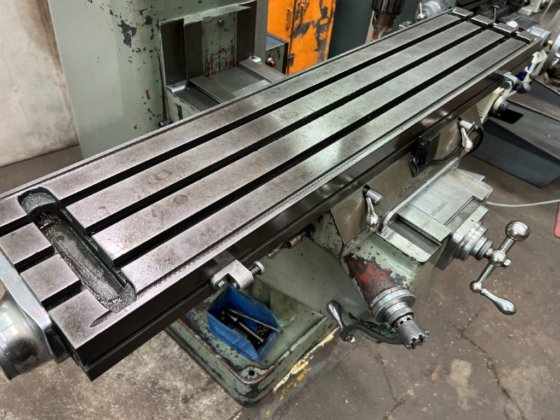 タレットフライス盤