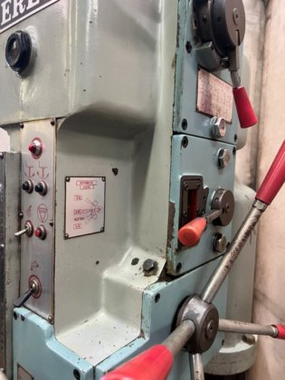 ギア付きペデスタルドリル