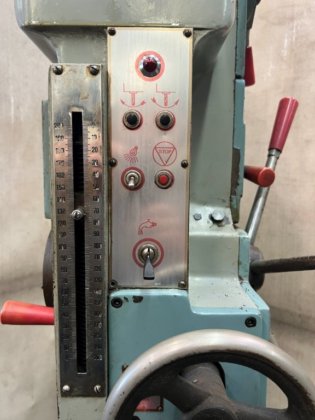 ギア付きペデスタルドリル