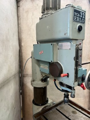 ギア付きペデスタルドリル