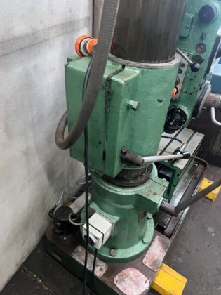 ラジアル・ドリル