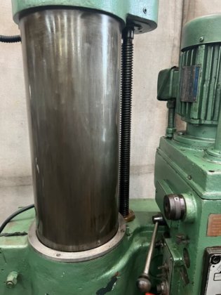 ラジアル・ドリル