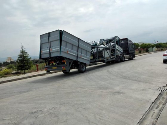 Constmach 生产的全移动式混凝土搅拌站 30 立方米/小时