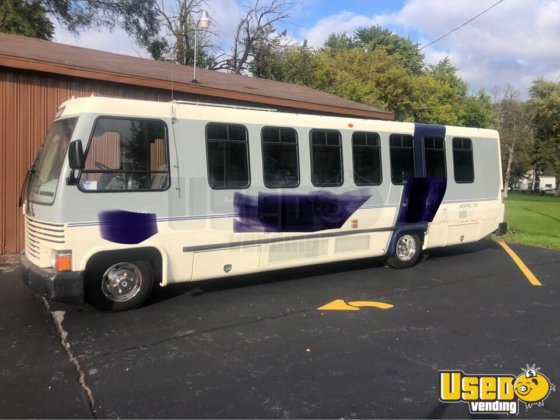 Like New 1992 Oshkosh MB18FD Shuttle Bus With Bathroom In Michigan USA like-new-1992-oshkosh-mb18fd-shuttle-bus-with-bathroom-in-michigan-usa
