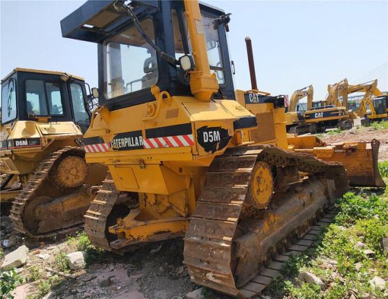 CAT D5M